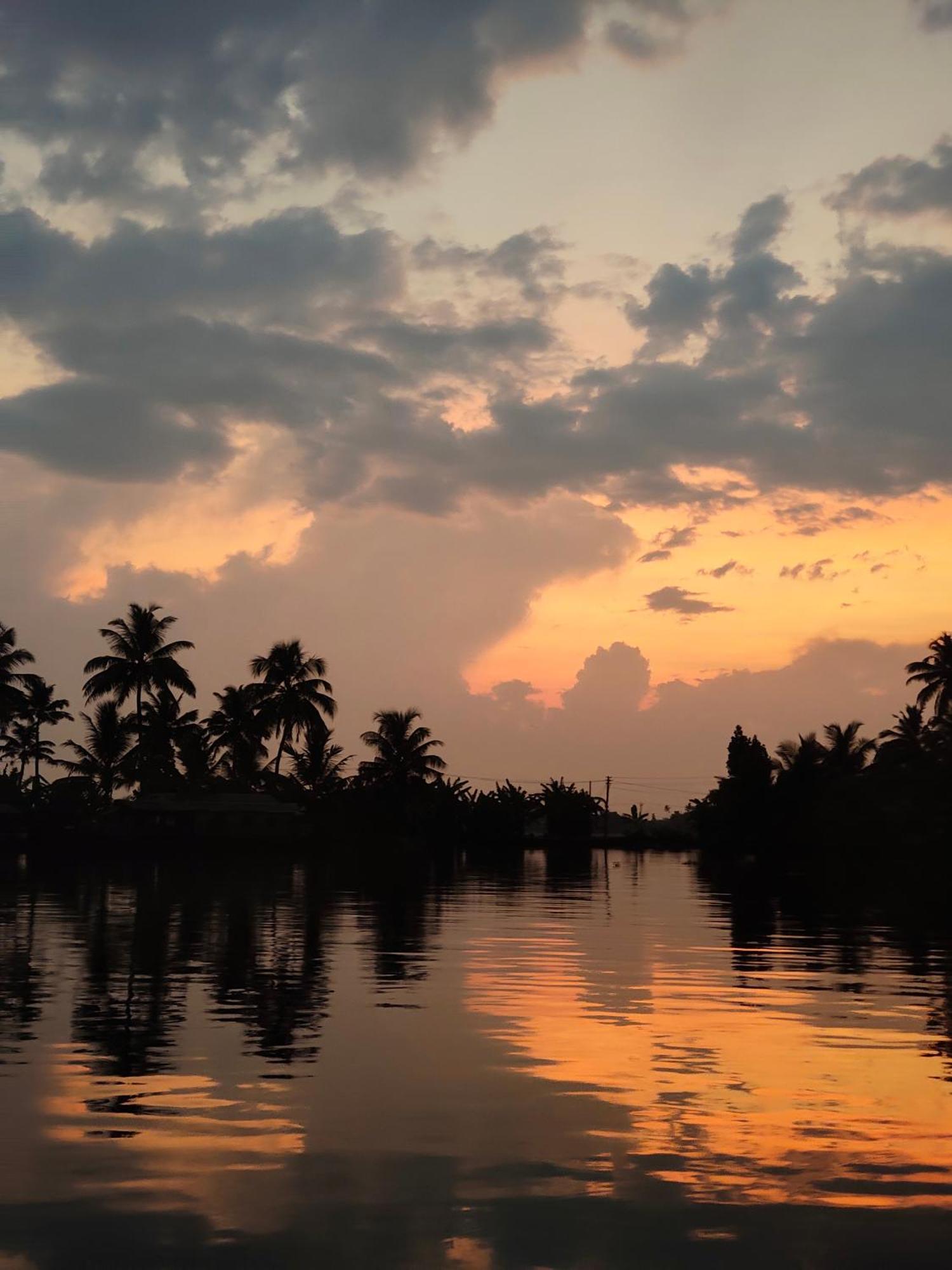Jeehaa Homestay Alappuzha Bagian luar foto